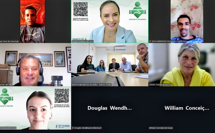 Print de tela de uma reunião virtual com nove participantes