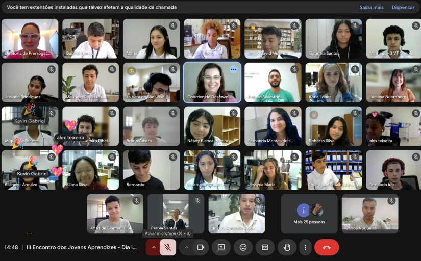 Print de tela mostra cerca de 50 miniaturas de rostos, a maioria de jovens