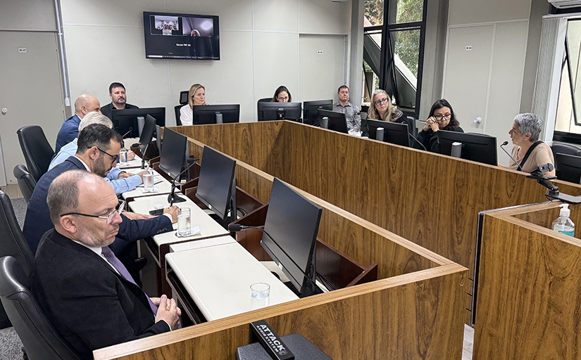 Grupo de pessoas na sala da turma