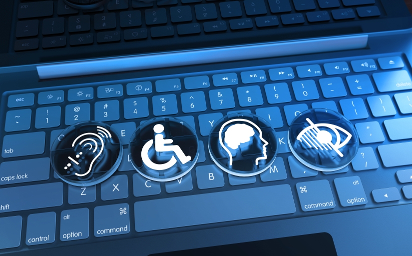 Teclas de um notebook com quatro símbolos de acessibilidade: audição, mobilidade, deficiência intelectual e deficiência visual.