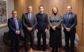 Da esquerda para a direita: desembargador Narbal Antônio de Mendonça Fileti (TRT-SC); desembargador Carlos Roberto da Silva (TRE-SC); Piero Rosa Menegazzi, procurador-chefe do Ministério Público do Trabalho em Santa Catarina (MPT-SC);  desembargadora Teresa Regina Cotosky (TRT-SC) e Gonsalo Ribeiro, diretor-geral (TRE-SC).