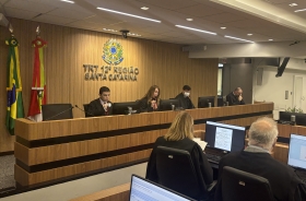 Foto de uma sessão do tribunal pleno