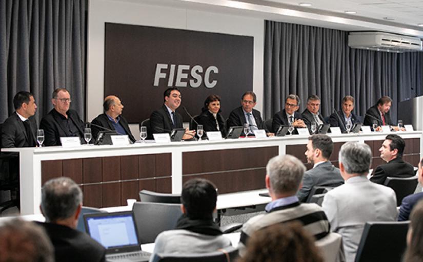Na FIESC, Presidente Mari Eleda e Ministro Alexandre Ramos falam sobre prevenção da litigiosiddade