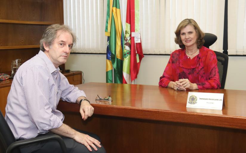 Desembargadora Lourdes Leiria recebe visita do juiz José Carlos Külzer no Gabinete da Presidência