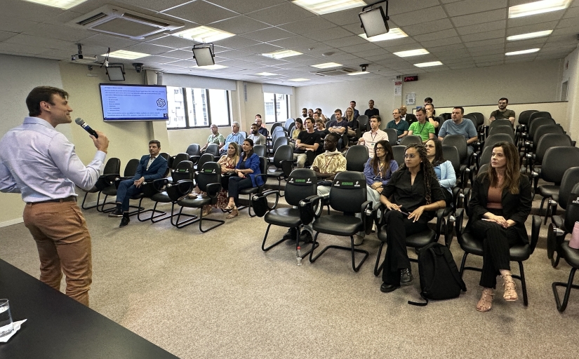 Foto do público em um auditório
